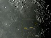 Cratera CAUCHY, Rupes CAUCHY, Rima CAUCHY, CAUCHY Tau e CAUCHY Omega em 10/04/2012, 04h12m.