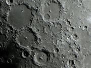 O belo conjunto de  crateras PTOLEMAEUS, ALBATEGNIUS, ALPHONSUS, ALPETRAGIUS & ARZACHEL.