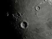 A proeminente cratera COPERNICUS.