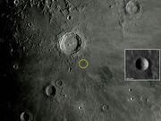 Copernicus H: pequena cratera de halo escuro e o "cryptomare".